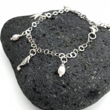 srebrna bransoletka z perłami, konikiem morskim i rozgwiazdą
