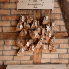Drewniany, świąteczny kalendarz adwentowy