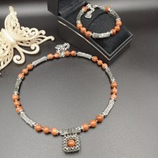 Zestaw biżuterii naszyjnik-choker z zawieszką i bransoletka na drucie pamięciowym wykonany z awenturinu i koralików