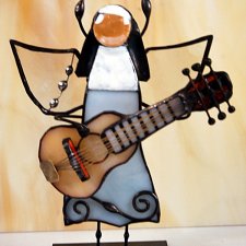 Aniołek witrażowy 3D zakonnica z gitarą