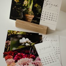 Wyjątkowy kalendarz kwiatowy na biurko