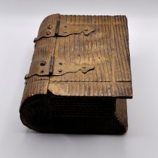 Drewniana szkatułka puzderko książka
