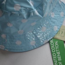 nowy kapelusz 2 lata Benetton bucket hat na deszcz kropki grochy