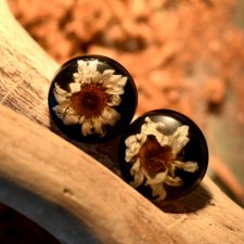 Okrągłe, czarne kolczyki z Kwiatami. Wkrętki. Sztyfty